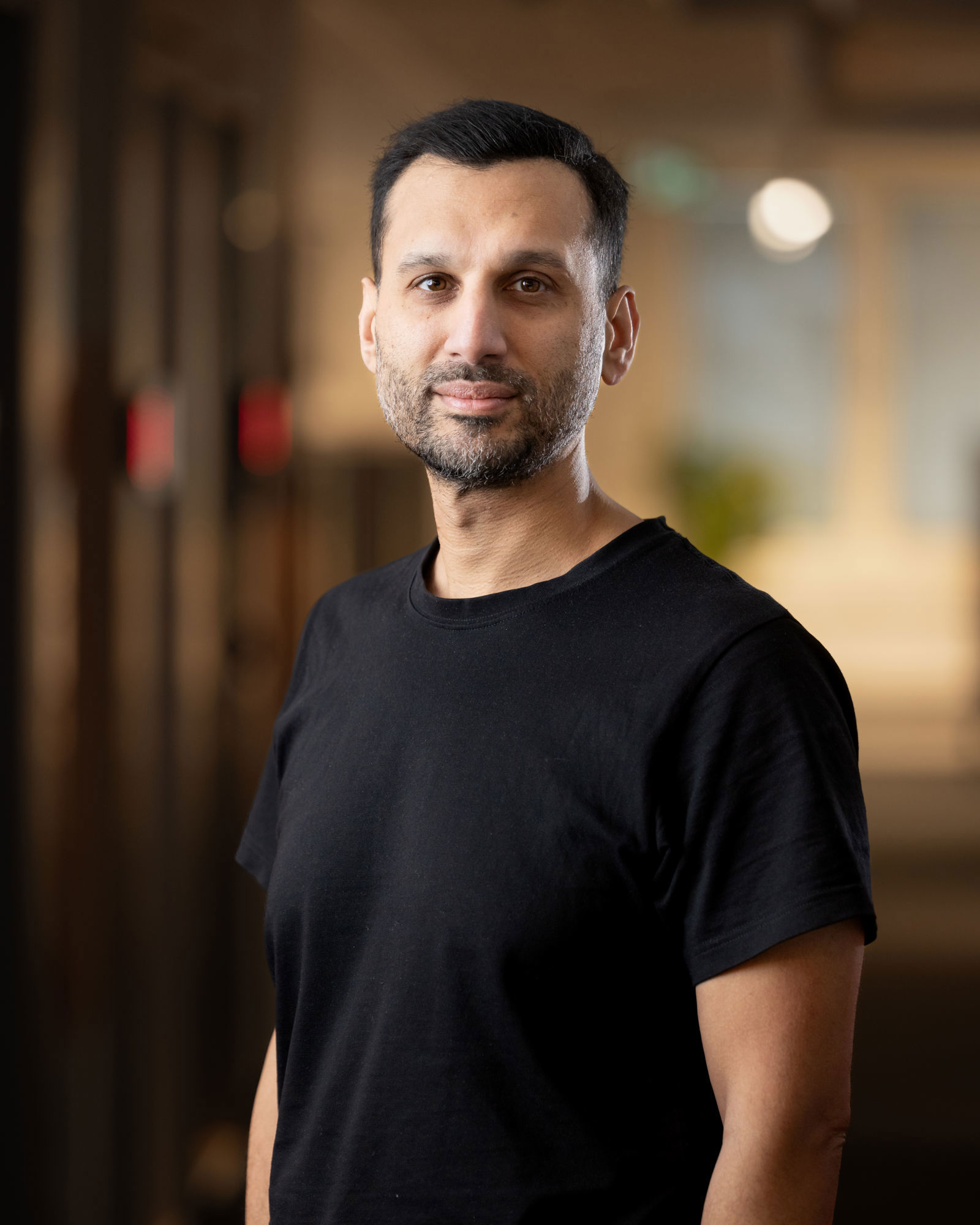 Porträtt på Tippu Mahmood.