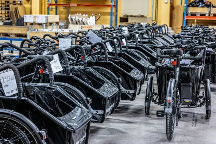 Cyklar i lagermiljö.