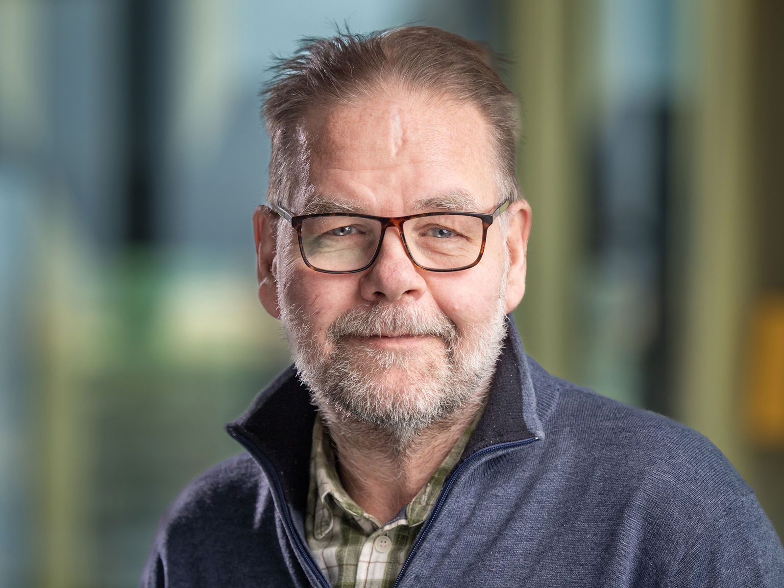 Porträtt på Peter Hall.