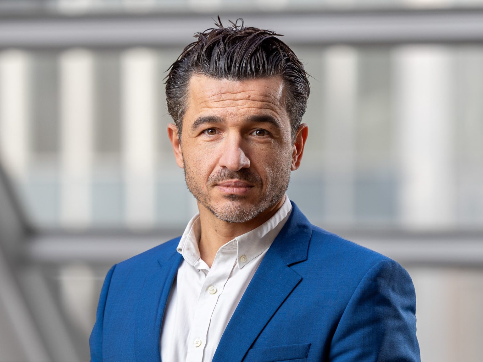 Porträtt på Hosni Teque-Omeirat.